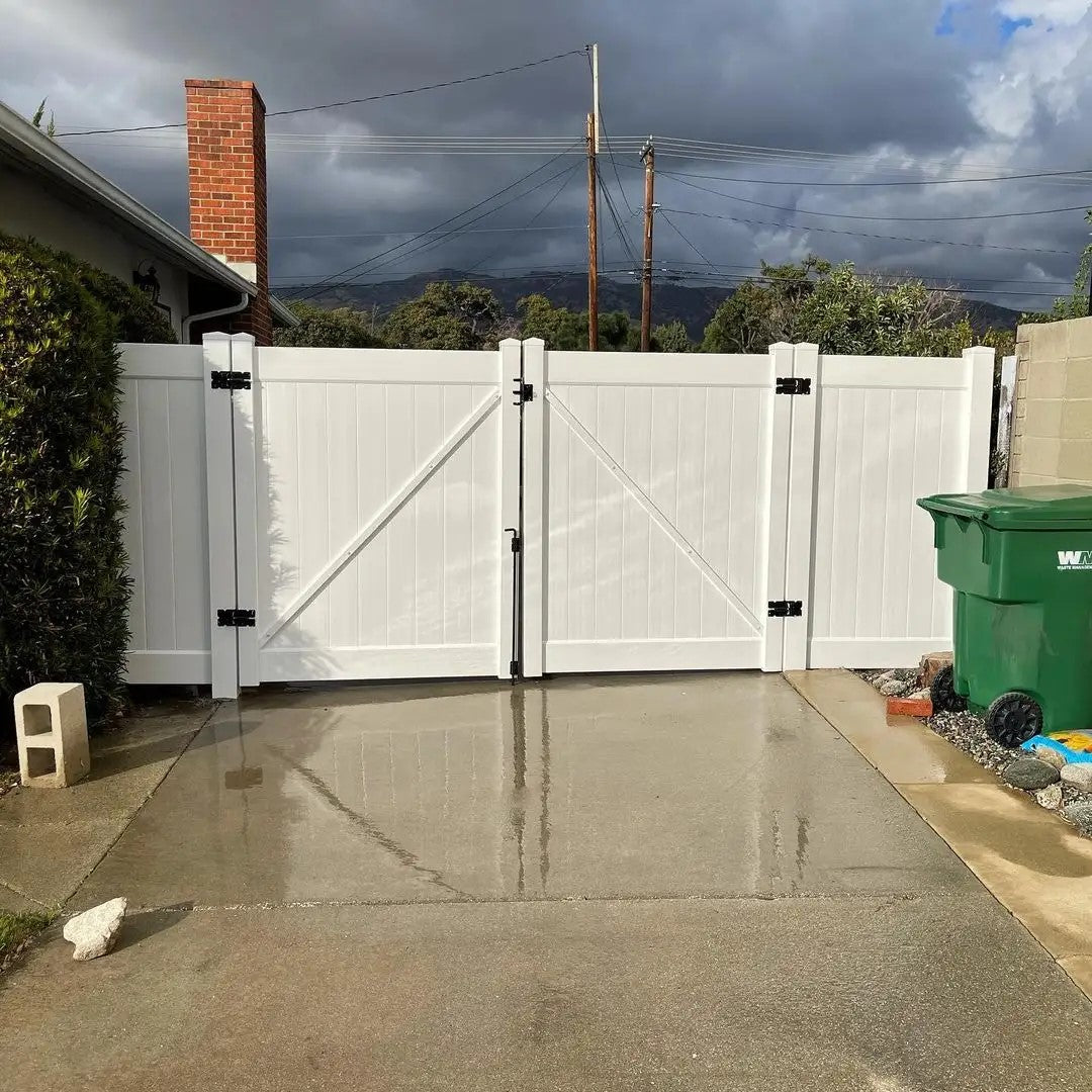 Vinyl privacy Fence